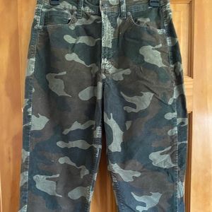 American Eagle Camouflage Corduroy Mom Jeans super stretch Size 8